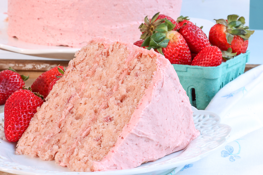 Heavenly Fresh Strawberry Cake: Fluffy, Creamy, Perfect for Any Occasion
